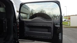 2023 (73) LAND ROVER DEFENDER 3.0 D300 X-Dynamic S 110 5dr Auto 4976351