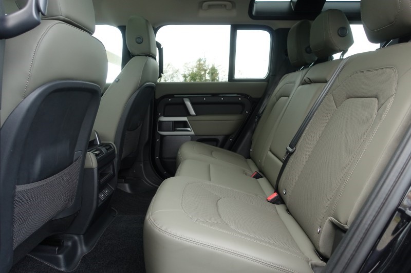 2023 (73) LAND ROVER DEFENDER 3.0 D300 X-Dynamic S 110 5dr Auto 4976322