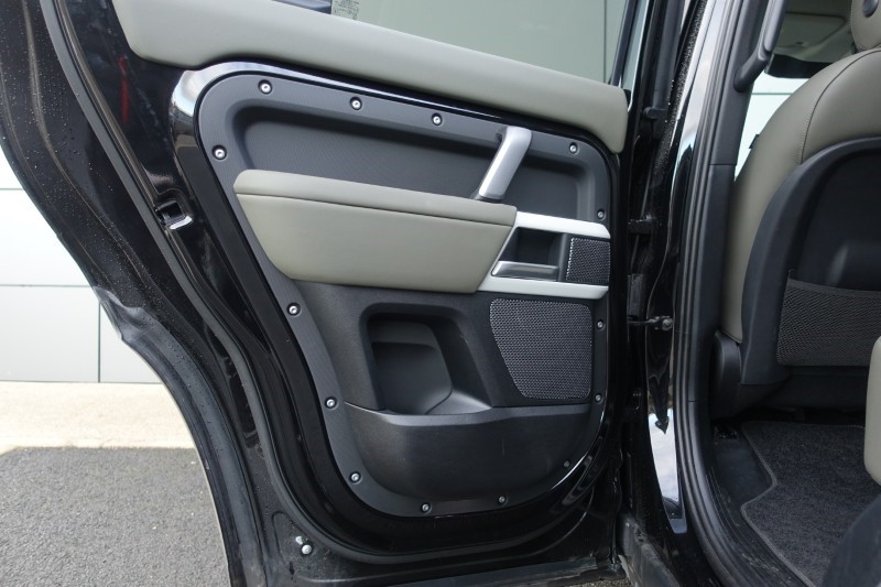 2023 (73) LAND ROVER DEFENDER 3.0 D300 X-Dynamic S 110 5dr Auto 4976375