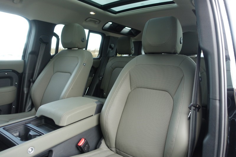 2023 (73) LAND ROVER DEFENDER 3.0 D300 X-Dynamic S 110 5dr Auto 4976380