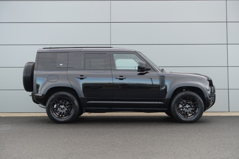2023 (73) LAND ROVER DEFENDER 3.0 D300 X-Dynamic S 110 5dr Auto 4976323