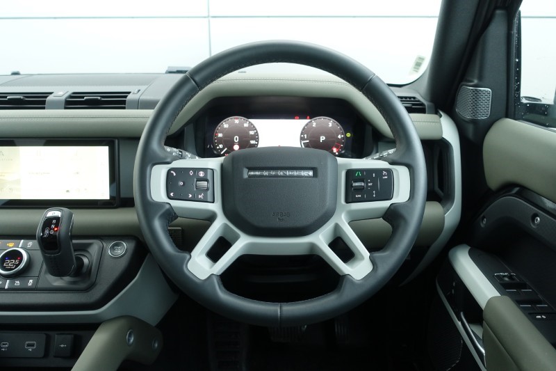 2023 (73) LAND ROVER DEFENDER 3.0 D300 X-Dynamic S 110 5dr Auto 4976333
