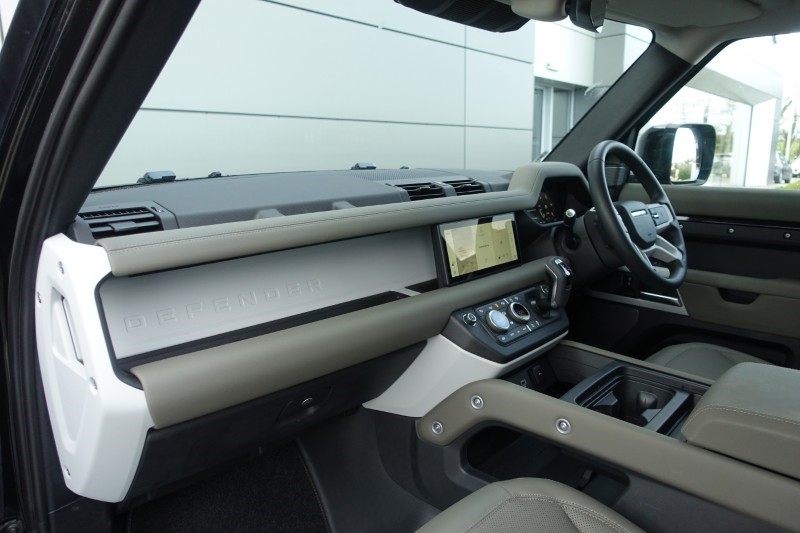 2023 (73) LAND ROVER DEFENDER 3.0 D300 X-Dynamic S 110 5dr Auto 4976379