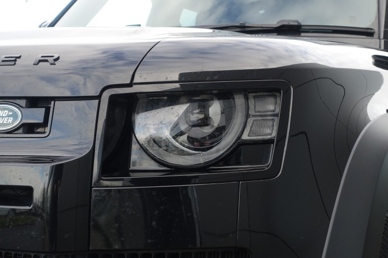 2023 (73) LAND ROVER DEFENDER 3.0 D300 X-Dynamic S 110 5dr Auto 4976350