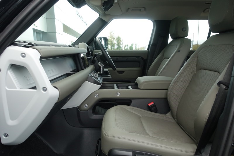 2023 (73) LAND ROVER DEFENDER 3.0 D300 X-Dynamic S 110 5dr Auto 4976321