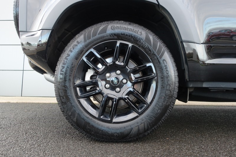 2023 (73) LAND ROVER DEFENDER 3.0 D300 X-Dynamic S 110 5dr Auto 4976343