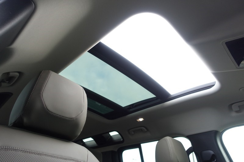 2023 (73) LAND ROVER DEFENDER 3.0 D300 X-Dynamic S 110 5dr Auto 4976366