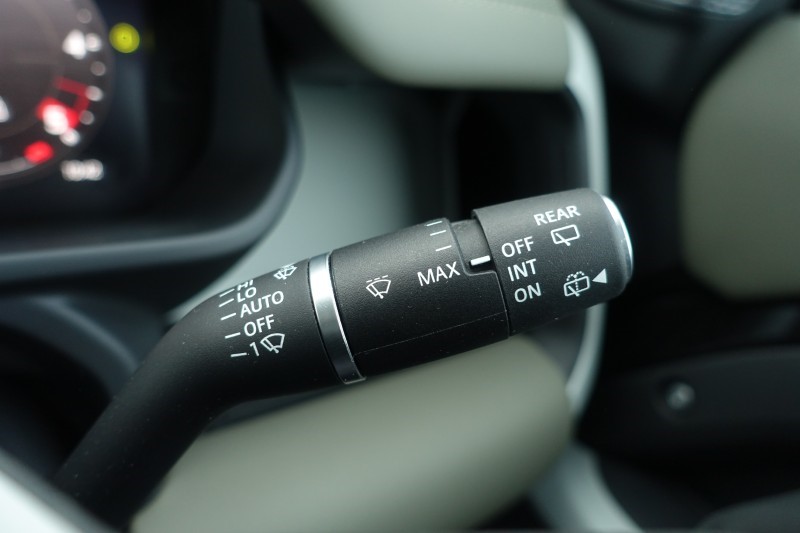 2023 (73) LAND ROVER DEFENDER 3.0 D300 X-Dynamic S 110 5dr Auto 4976353