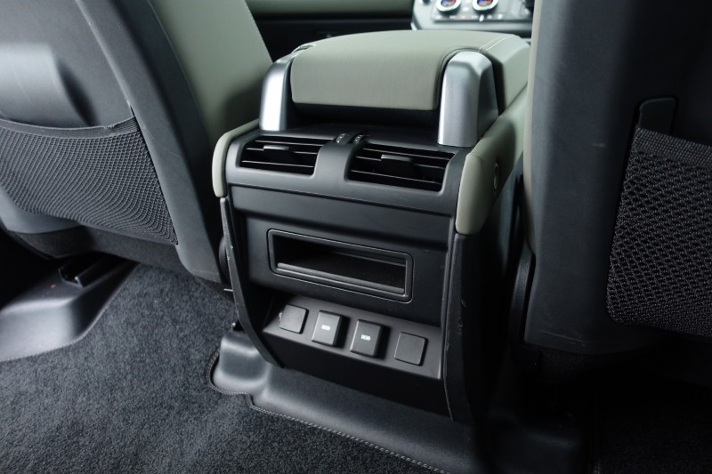 2023 (73) LAND ROVER DEFENDER 3.0 D300 X-Dynamic S 110 5dr Auto 4976336