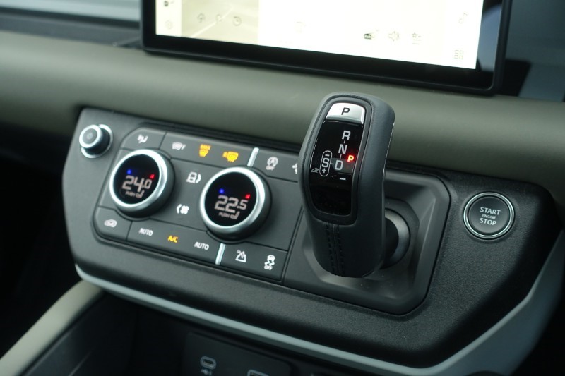 2023 (73) LAND ROVER DEFENDER 3.0 D300 X-Dynamic S 110 5dr Auto 4976331