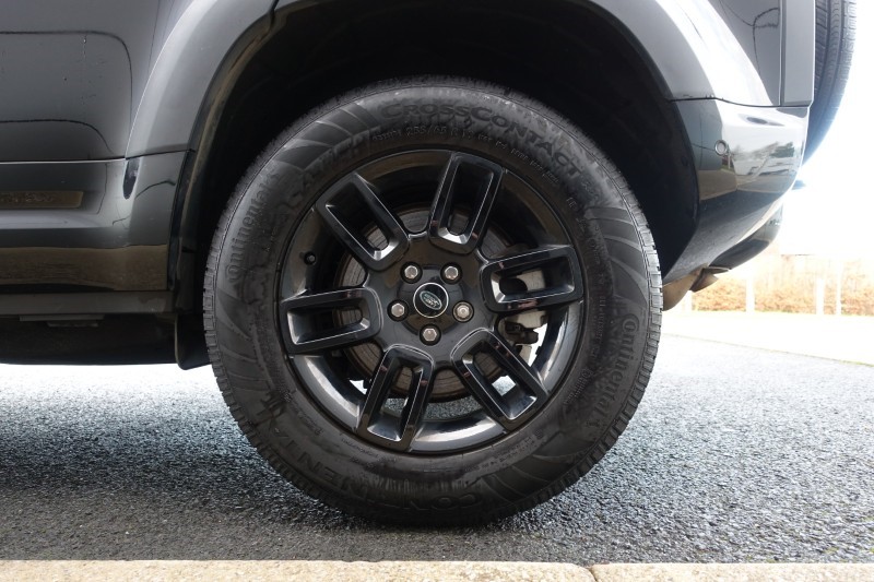 2023 (73) LAND ROVER DEFENDER 3.0 D300 X-Dynamic S 110 5dr Auto 4976348