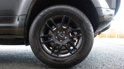 2023 (73) LAND ROVER DEFENDER 3.0 D300 X-Dynamic S 110 5dr Auto 4976348