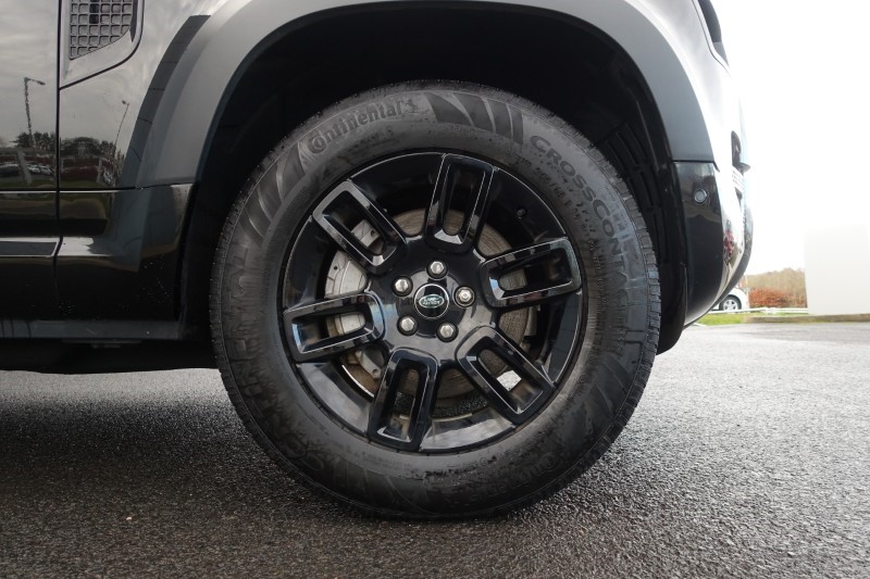 2023 (73) LAND ROVER DEFENDER 3.0 D300 X-Dynamic S 110 5dr Auto 4976326