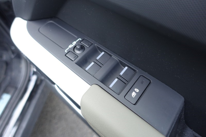 2023 (73) LAND ROVER DEFENDER 3.0 D300 X-Dynamic S 110 5dr Auto 4976370