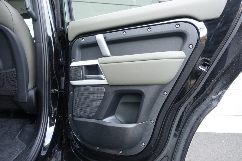 2023 (73) LAND ROVER DEFENDER 3.0 D300 X-Dynamic S 110 5dr Auto 4976371