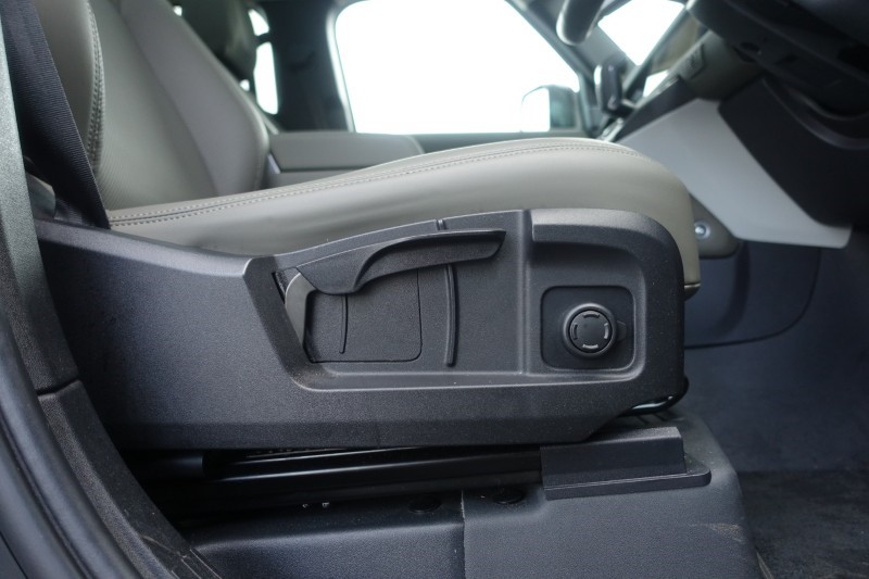 2023 (73) LAND ROVER DEFENDER 3.0 D300 X-Dynamic S 110 5dr Auto 4976367