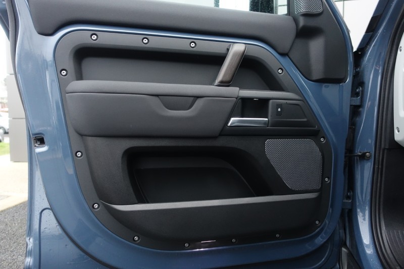 2021 (21) LAND ROVER DEFENDER 3.0 D200 110 5dr Auto 4984495