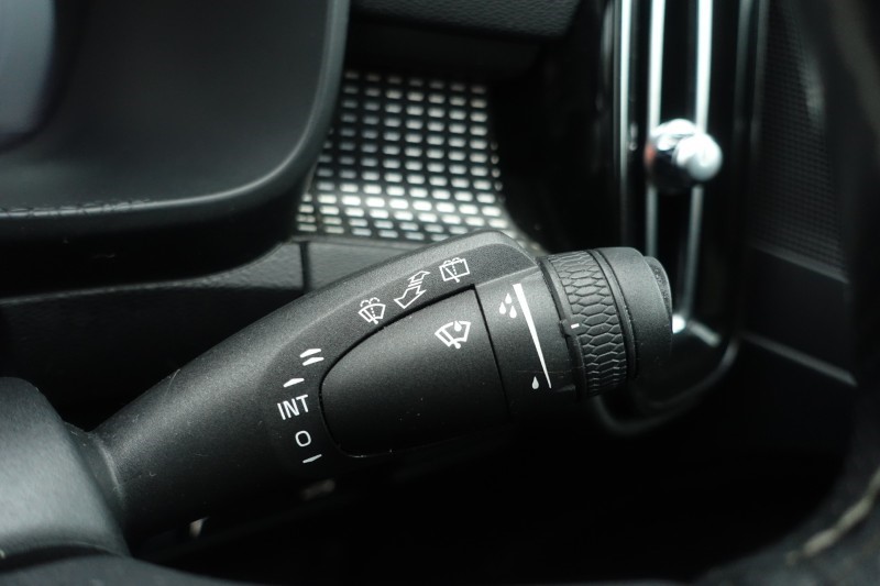 2019 (19) VOLVO XC40 2.0 D3 R DESIGN 5dr AWD Geartronic 5025255