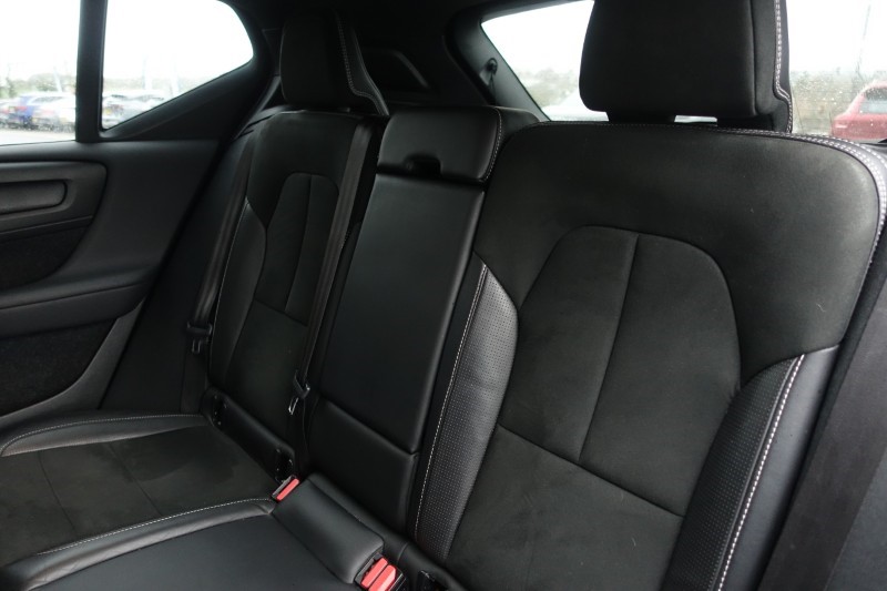 2019 (19) VOLVO XC40 2.0 D3 R DESIGN 5dr AWD Geartronic 5025275