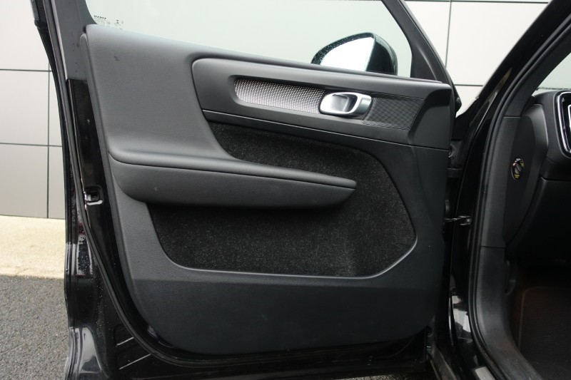 2019 (19) VOLVO XC40 2.0 D3 R DESIGN 5dr AWD Geartronic 5025276