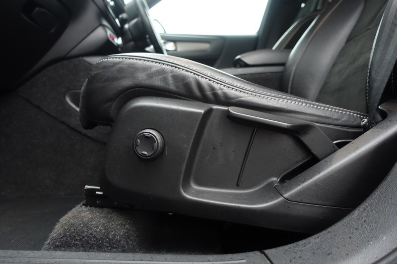 2019 (19) VOLVO XC40 2.0 D3 R DESIGN 5dr AWD Geartronic 5025278