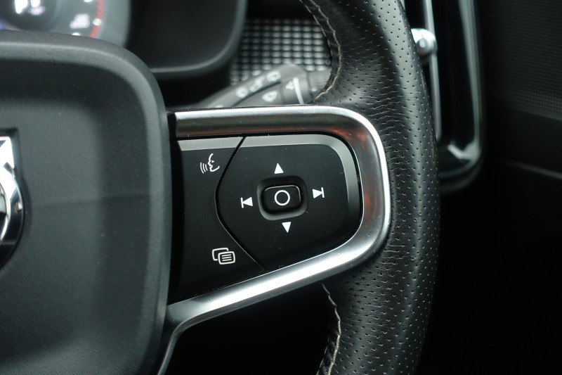 2019 (19) VOLVO XC40 2.0 D3 R DESIGN 5dr AWD Geartronic 5025254