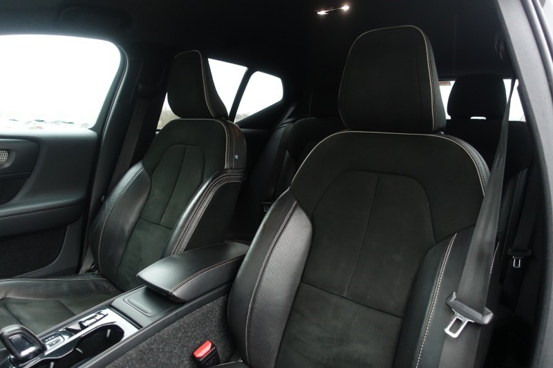 2019 (19) VOLVO XC40 2.0 D3 R DESIGN 5dr AWD Geartronic 5025279