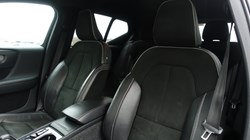 2019 (19) VOLVO XC40 2.0 D3 R DESIGN 5dr AWD Geartronic 5025279