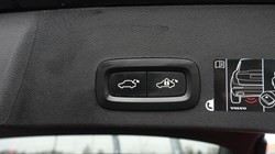 2019 (19) VOLVO XC40 2.0 D3 R DESIGN 5dr AWD Geartronic 5025242