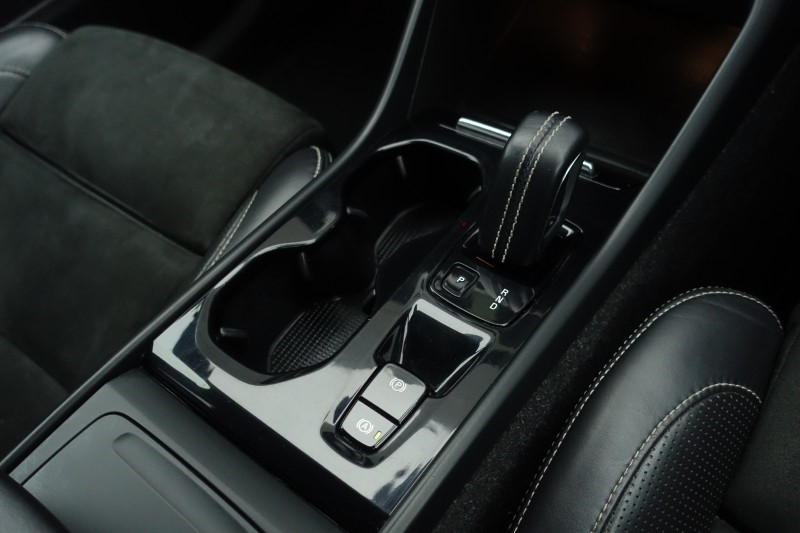 2019 (19) VOLVO XC40 2.0 D3 R DESIGN 5dr AWD Geartronic 5025235