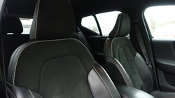2019 (19) VOLVO XC40 2.0 D3 R DESIGN 5dr AWD Geartronic 5025265