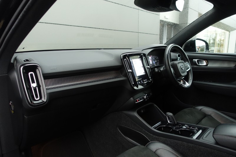 2019 (19) VOLVO XC40 2.0 D3 R DESIGN 5dr AWD Geartronic 5025277