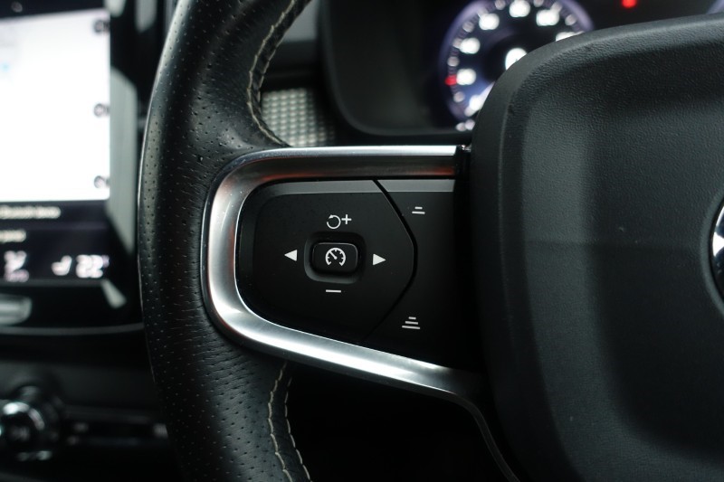 2019 (19) VOLVO XC40 2.0 D3 R DESIGN 5dr AWD Geartronic 5025257