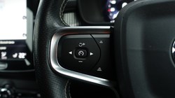 2019 (19) VOLVO XC40 2.0 D3 R DESIGN 5dr AWD Geartronic 5025257