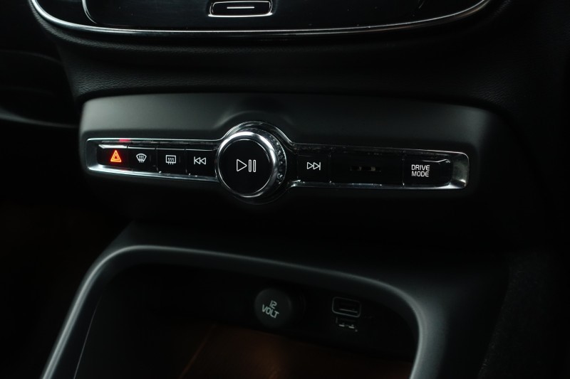 2019 (19) VOLVO XC40 2.0 D3 R DESIGN 5dr AWD Geartronic 5025263