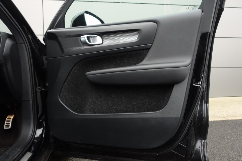 2019 (19) VOLVO XC40 2.0 D3 R DESIGN 5dr AWD Geartronic 5025267