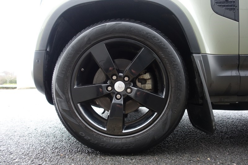 2020 (70) LAND ROVER DEFENDER 2.0 D240 First Edition 110 5dr Auto 5031420