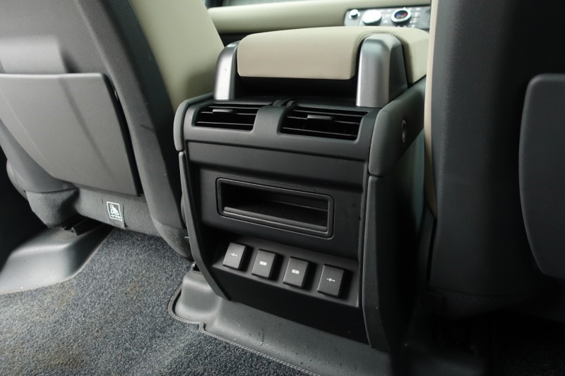 2020 (70) LAND ROVER DEFENDER 2.0 D240 First Edition 110 5dr Auto 5031407