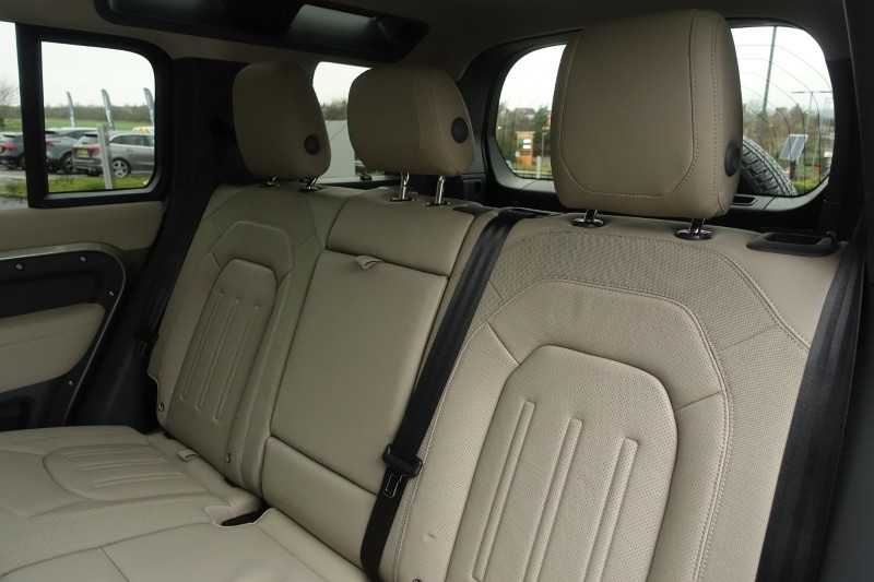 2020 (70) LAND ROVER DEFENDER 2.0 D240 First Edition 110 5dr Auto 5031451