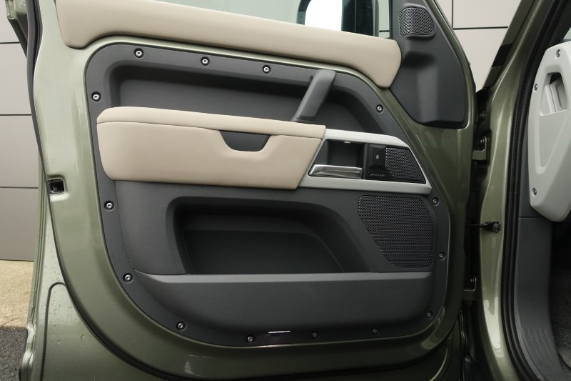 2020 (70) LAND ROVER DEFENDER 2.0 D240 First Edition 110 5dr Auto 5031452