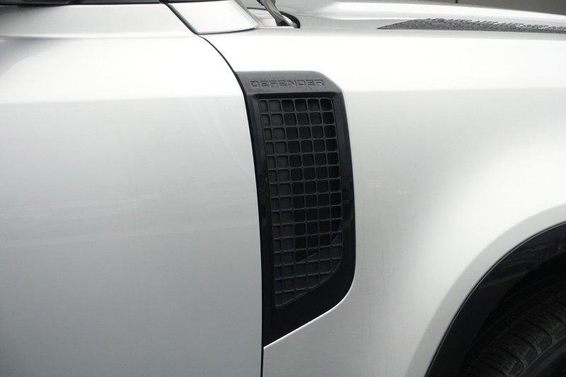 2024 (24) LAND ROVER DEFENDER 2.0 P400e X-Dynamic SE 110 5dr Auto 5006464