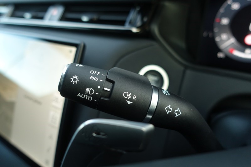 2025 (25) LAND ROVER RANGE ROVER VELAR 2.0 D200 MHEV Dynamic SE 5dr Auto 5078394