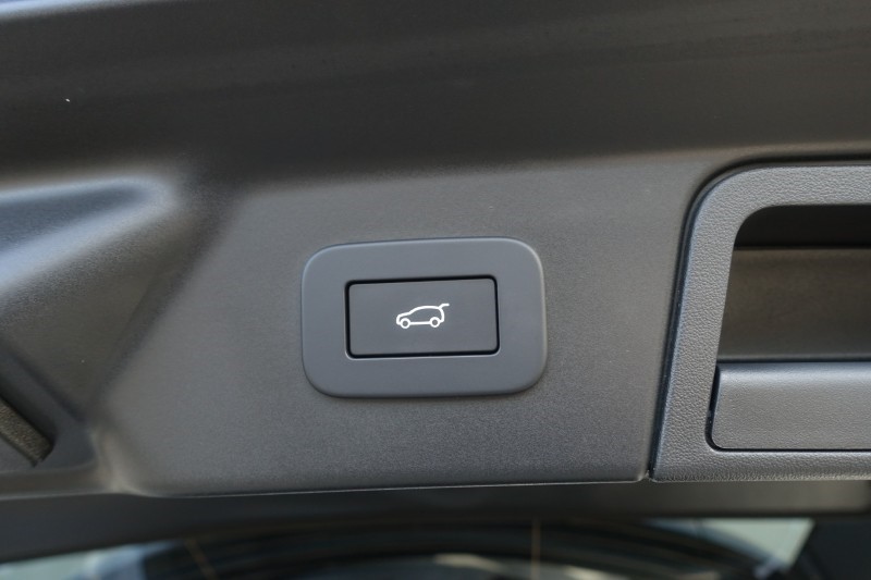 2025 (25) LAND ROVER RANGE ROVER VELAR 2.0 D200 MHEV Dynamic SE 5dr Auto 5078391