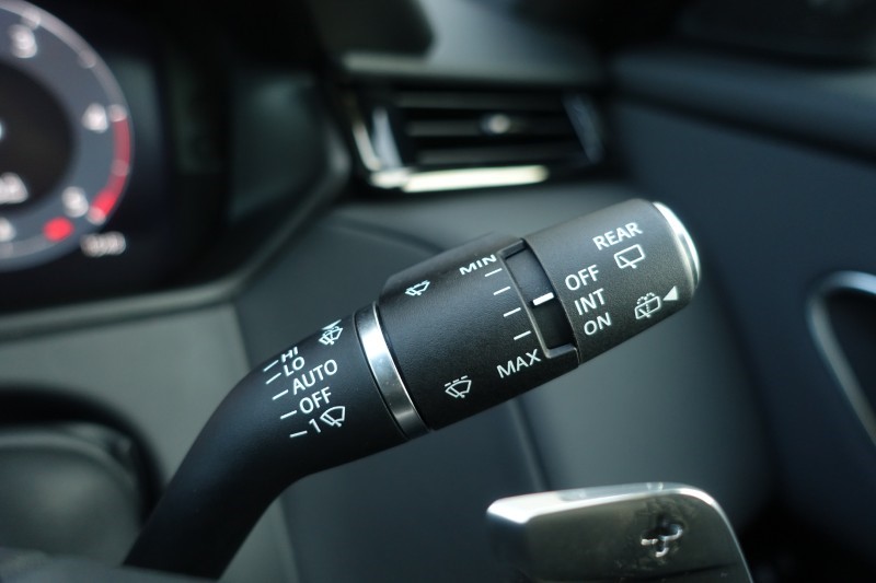 2025 (25) LAND ROVER RANGE ROVER VELAR 2.0 D200 MHEV Dynamic SE 5dr Auto 5078393