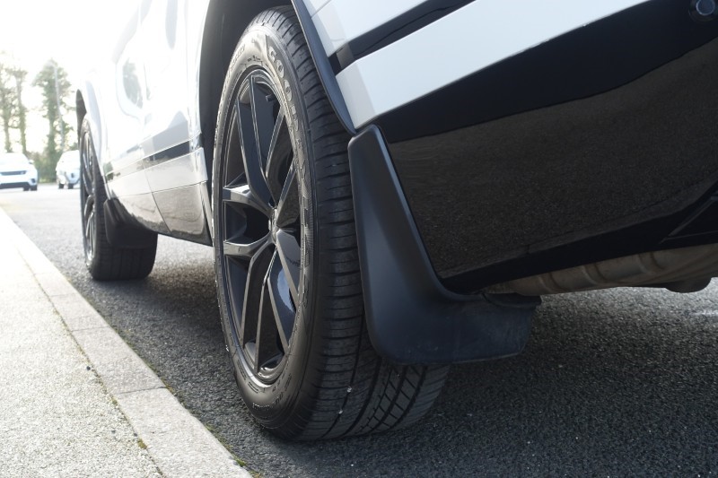 2025 (25) LAND ROVER RANGE ROVER VELAR 2.0 D200 MHEV Dynamic SE 5dr Auto 5078387