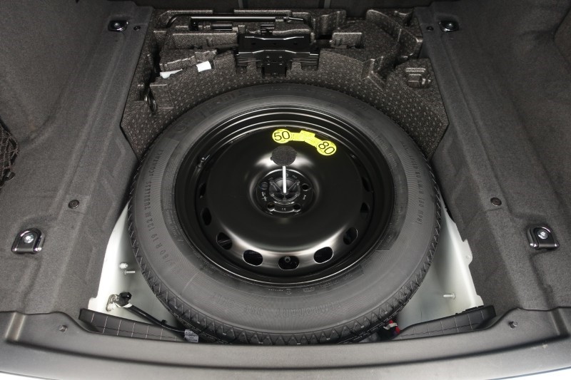 2025 (25) LAND ROVER RANGE ROVER VELAR 2.0 D200 MHEV Dynamic SE 5dr Auto 5078471