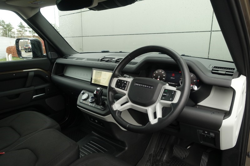 2024 (24) LAND ROVER COMMERCIAL DEFENDER 3.0 D250 Hard Top Auto [3 Seat] 5057696