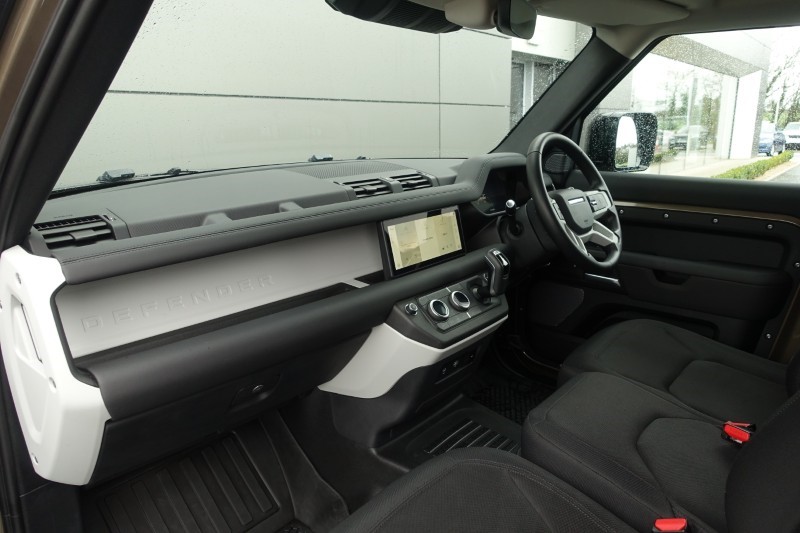 2024 (24) LAND ROVER COMMERCIAL DEFENDER 3.0 D250 Hard Top Auto [3 Seat] 5057721