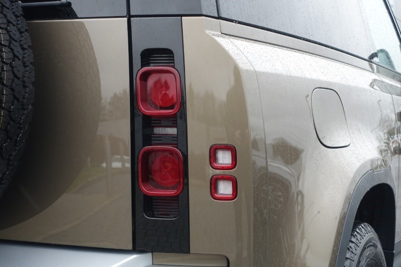 2024 (24) LAND ROVER COMMERCIAL DEFENDER 3.0 D250 Hard Top Auto [3 Seat] 5057711