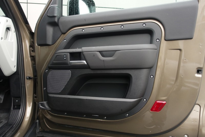 2024 (24) LAND ROVER COMMERCIAL DEFENDER 3.0 D250 Hard Top Auto [3 Seat] 5057739